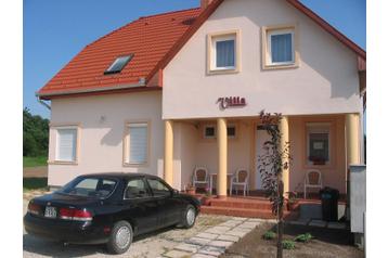 Hungría Privát Egerszalók, Exterior